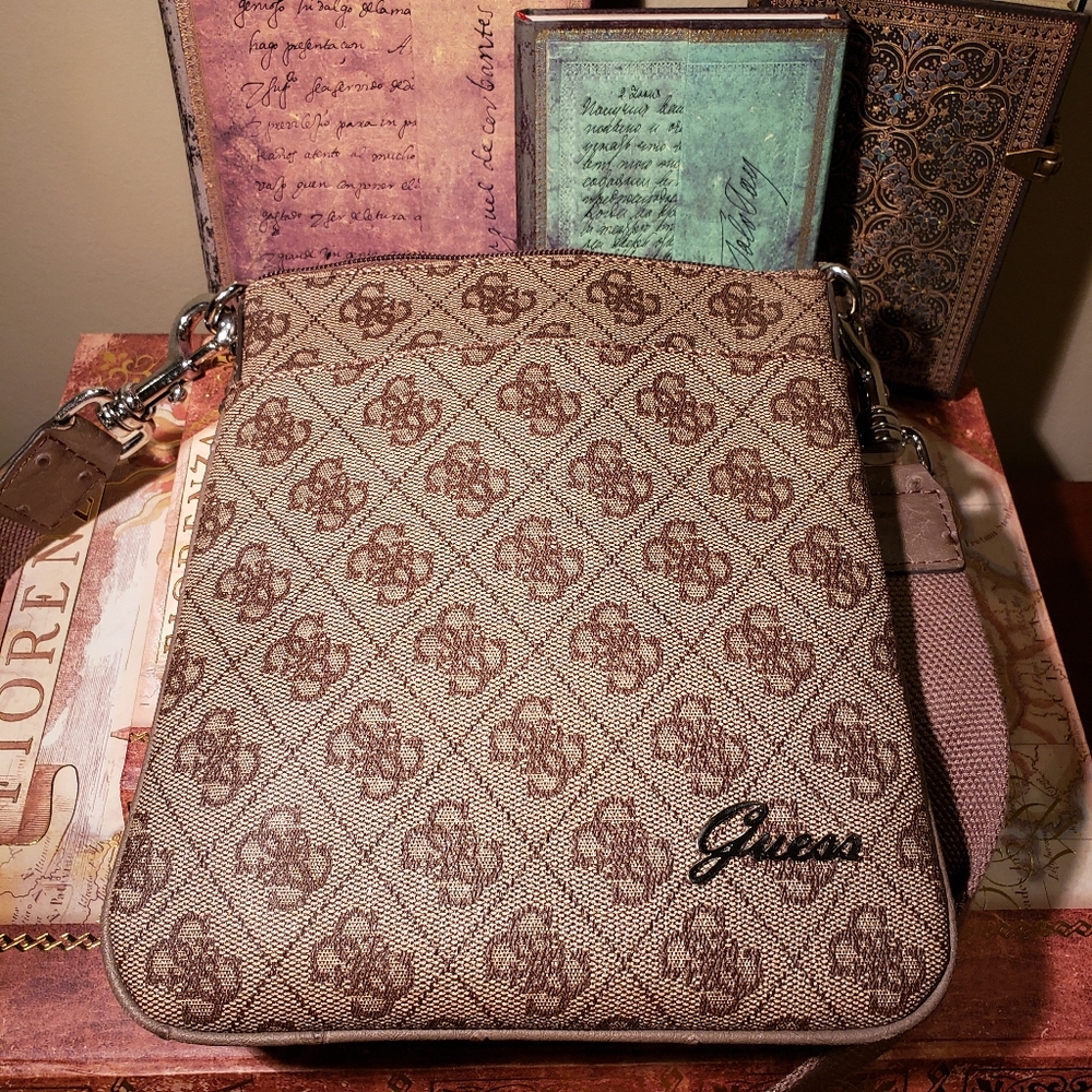 Guess logo flat crossbody bag.